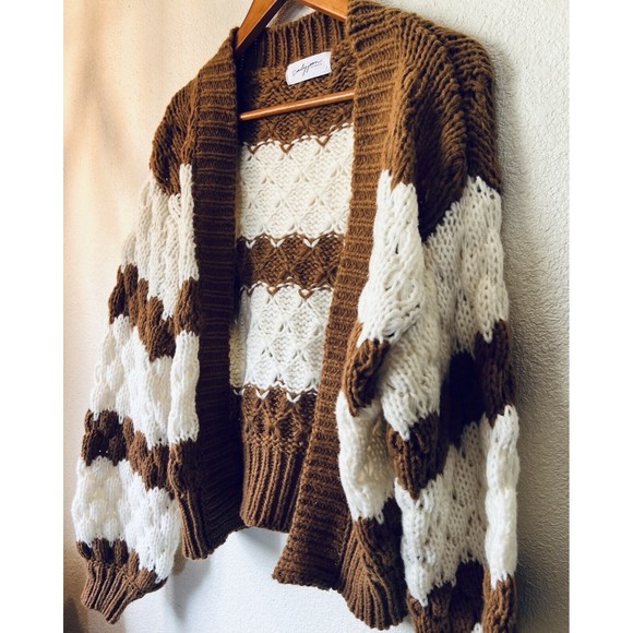 Carly Jean Los Angeles Brown and White Cardigan - Picture 4 of 6